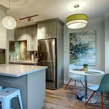 Villa Modern Coastal Downtown, King Bed, Work Desk, Kitchen